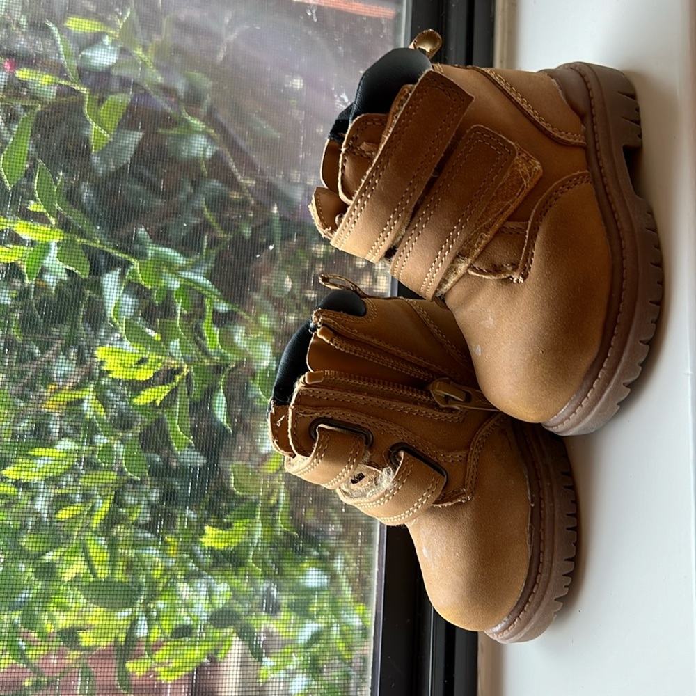 Kids boots - Size 2